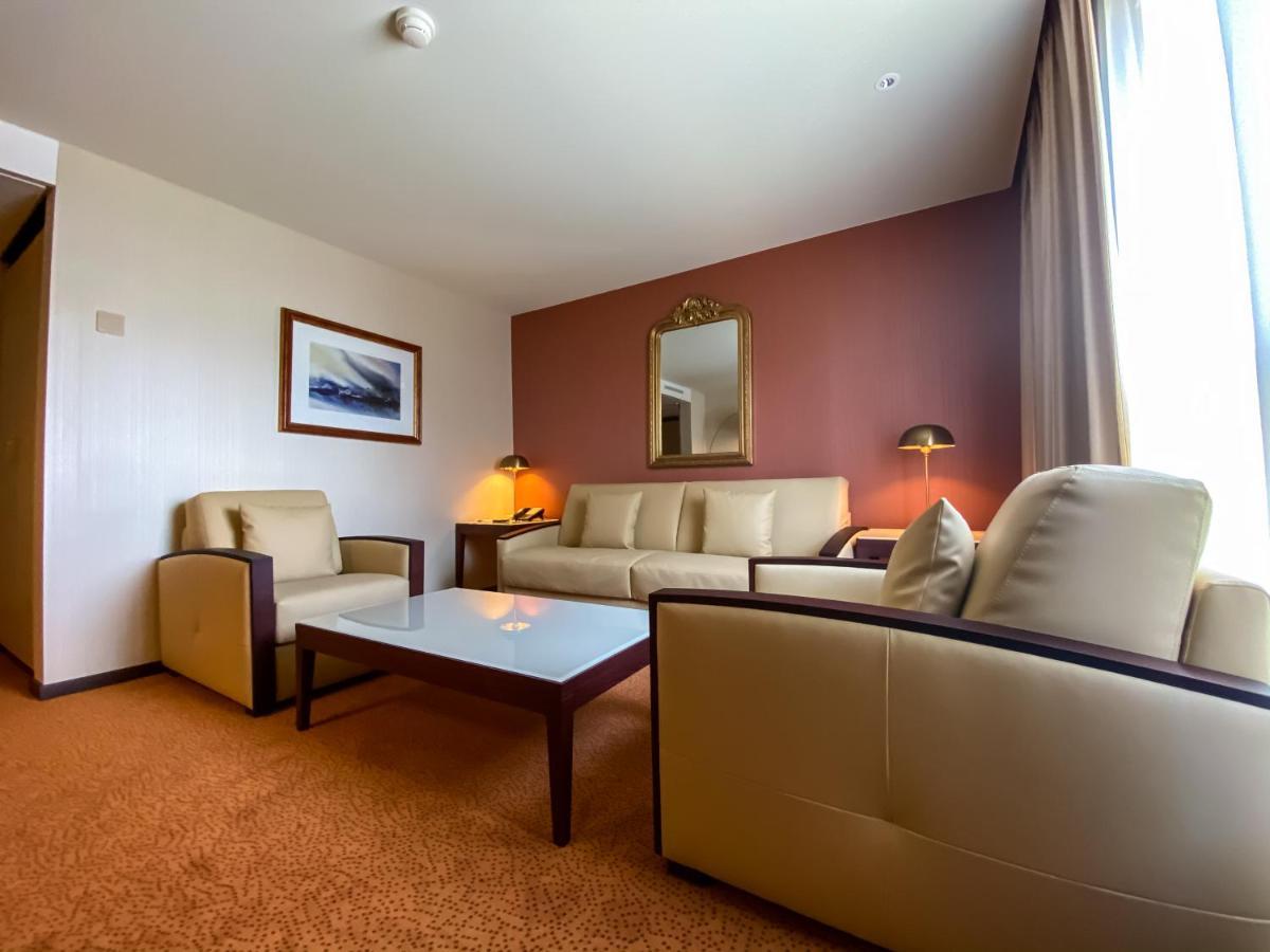 Executive Triple Suite,1210265140:JPEG