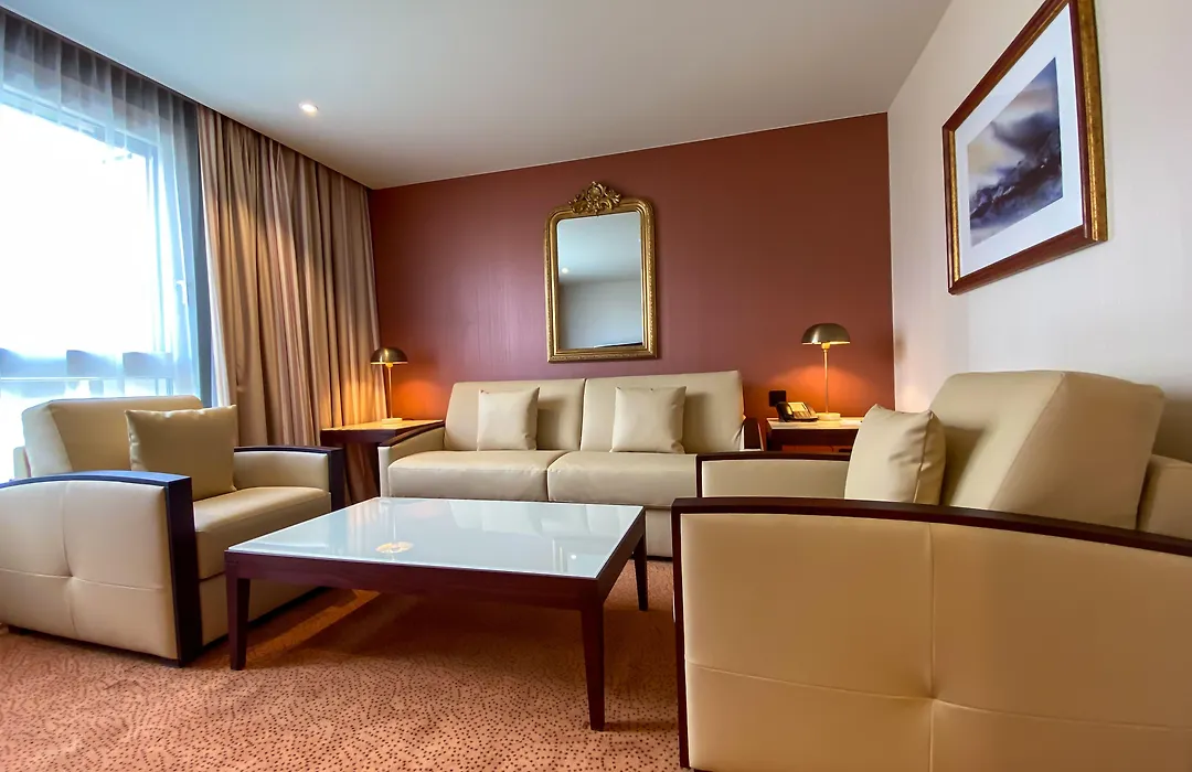 Nash Airport Hotel-1